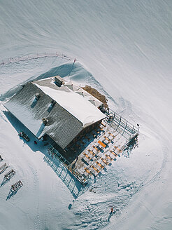 Skihütte in der verschneiten Winterlandschaft in Obertauern